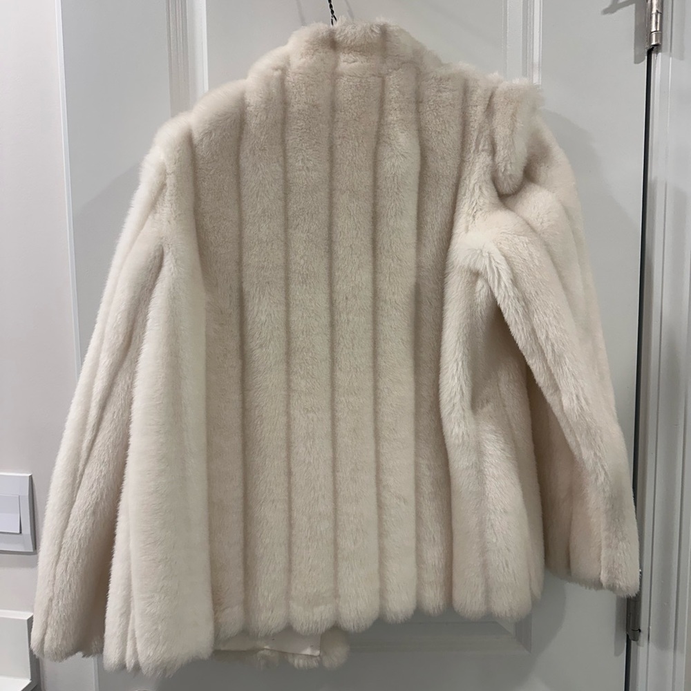 Vintage White Faux Fur Coat - Picture 3 of 4